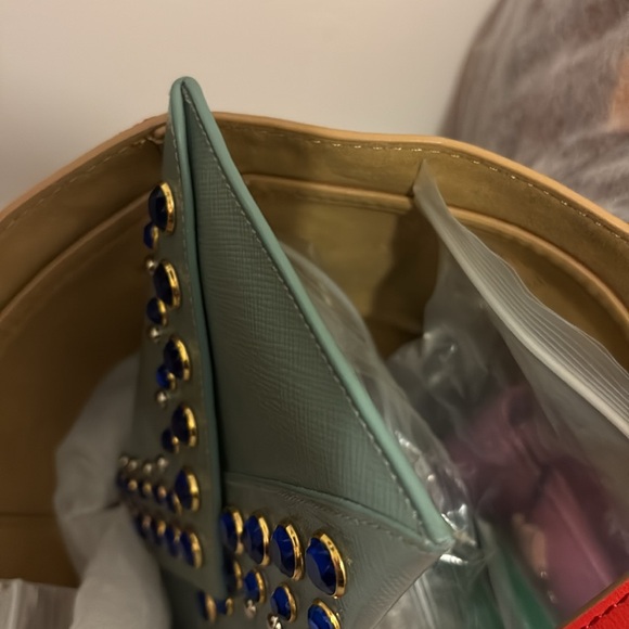 Prada Milano envelope vernis leather studded with rhinestones. - Picture 10 of 10